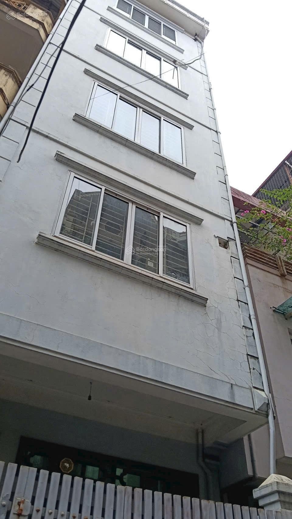 Bán nhà ngay quận ủy Cầu Giấy, 30m2x5 tầng, gần ô tô. 8.5 tỷ