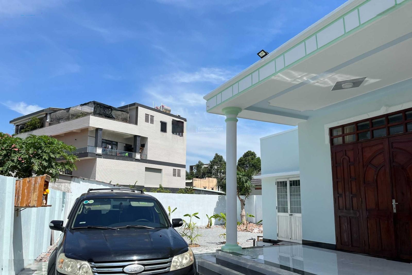 Cần bán nhà TT Đất Đỏ 374.8m2 - 3 TỶ 100- LH: 0909525838 Ms Nga