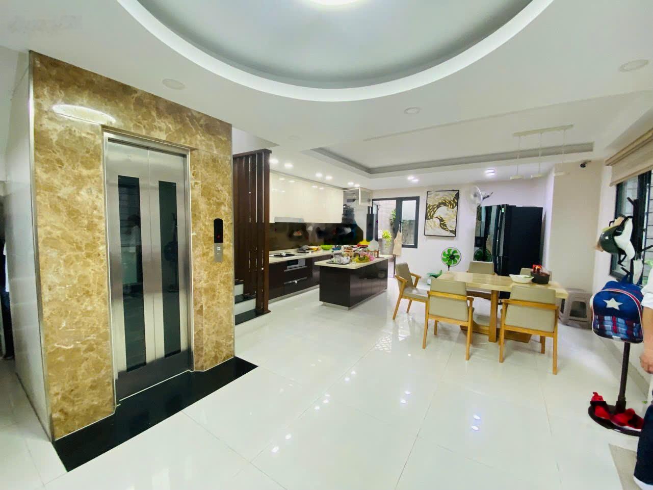 Cho thuê biệt thự ngang 8m dài 16m số 10/1c Hoàng Hoa Thám, Phường 7, Bình Thạnh