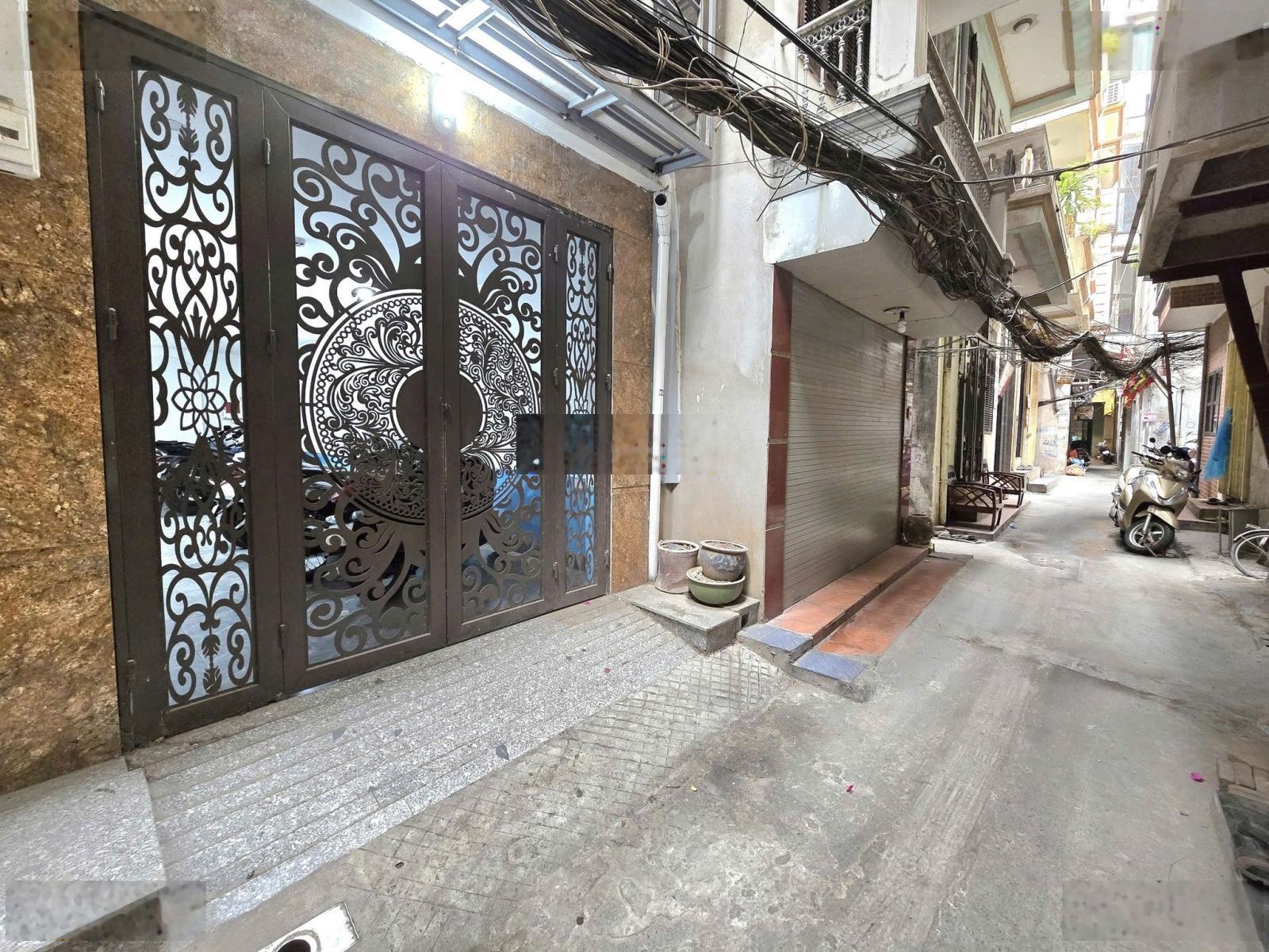 Toà CHDV 8 tầng thang máy - ngõ rộng thoáng, ba gác đỗ cửa - 15 PKK full đồ - DT 1,2 tỷ/năm