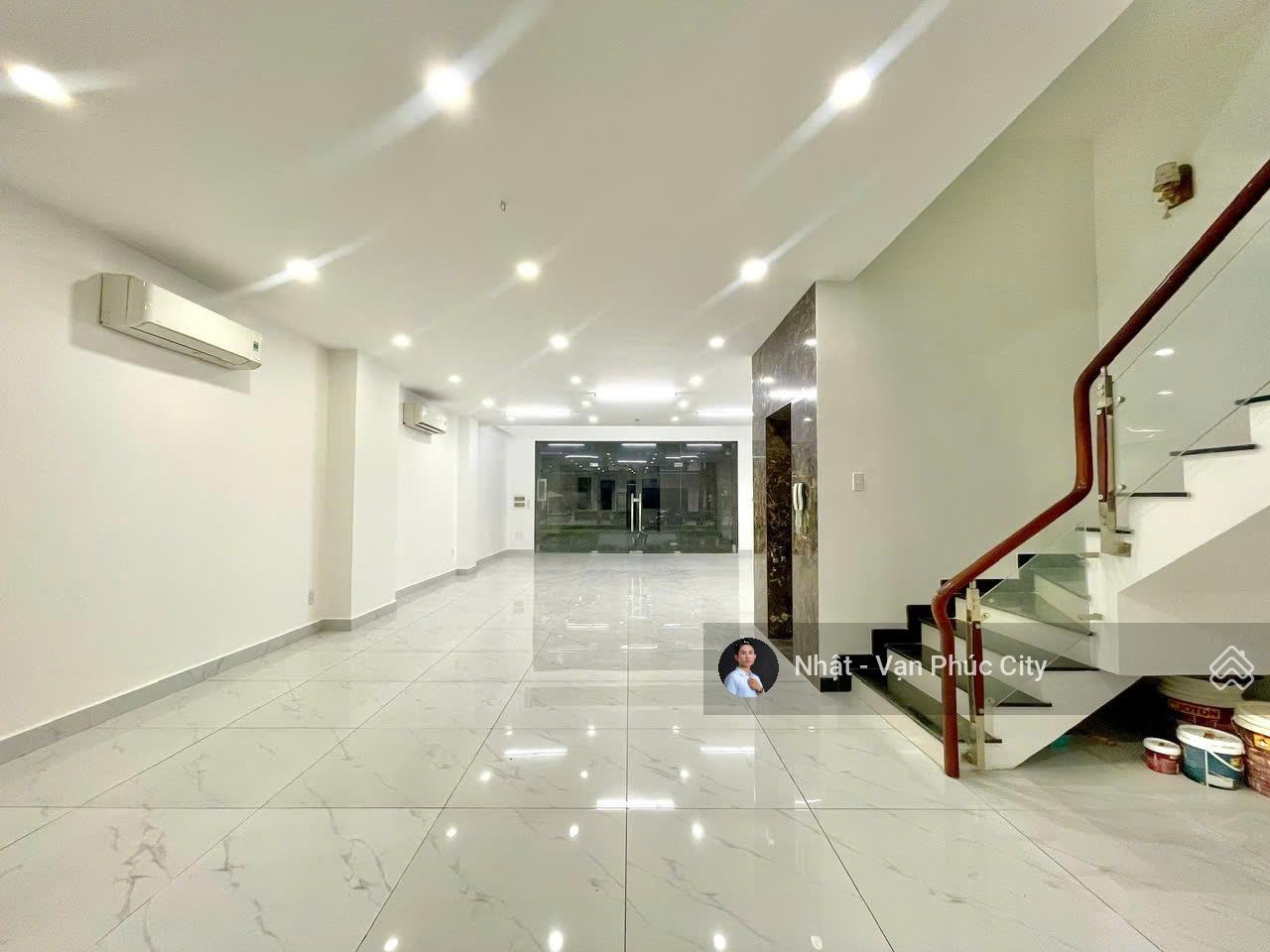 Trục chính Nguyễn Thị Nhung 7x20m - 6 tầng hoàn thiện cao cấp, thang máy, máy lạnh giá 60 tr/th