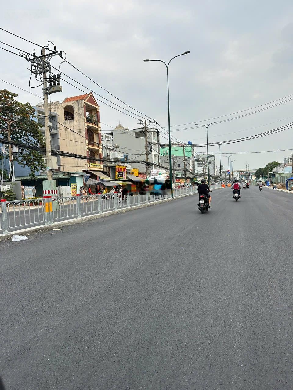 Bán tòa nhà siêu đẹp DT 15 x 20m khai thác 150tr/1 tháng gần ngay bờ sông đang thi công