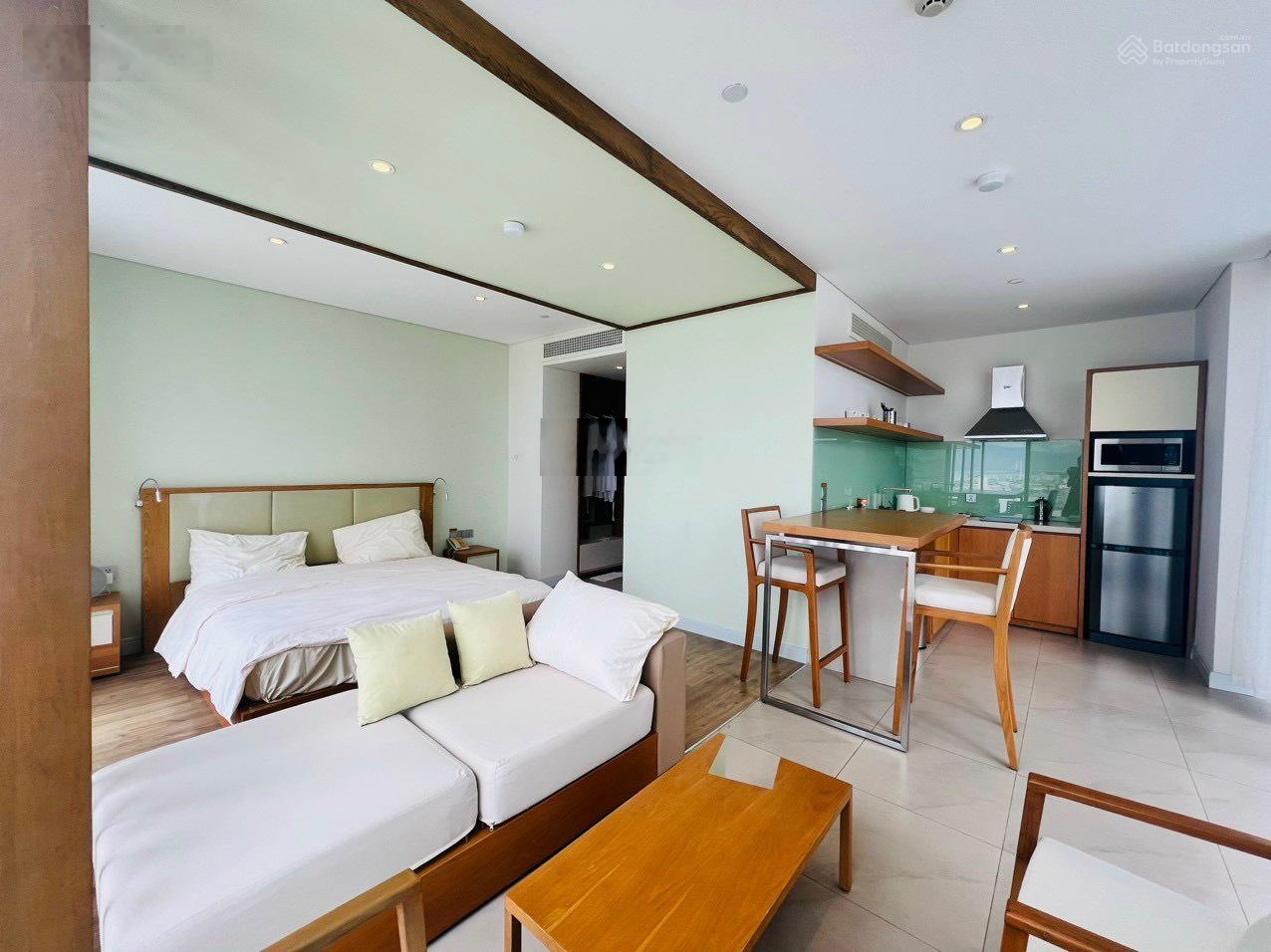 Độc quyền căn studion Fusion Suites mặt biển Mỹ Khê, dòng tiền 20-30tr/tháng, sổ sẵn, view xéo biển