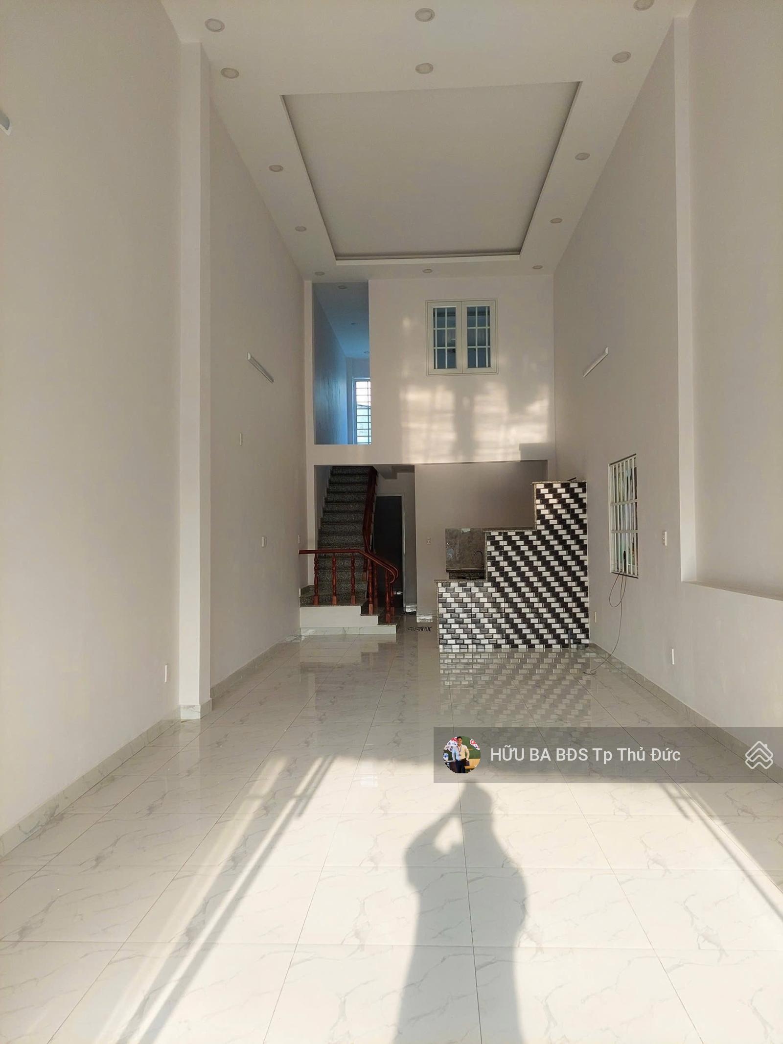 Nhà 1 lầu ngang 4.2m Đất 90.m2 sàn 125m2 Nhà mặt Tiền Hoàng Hữu Nam.giá 7.5 tỷ sổ Hồng riêng