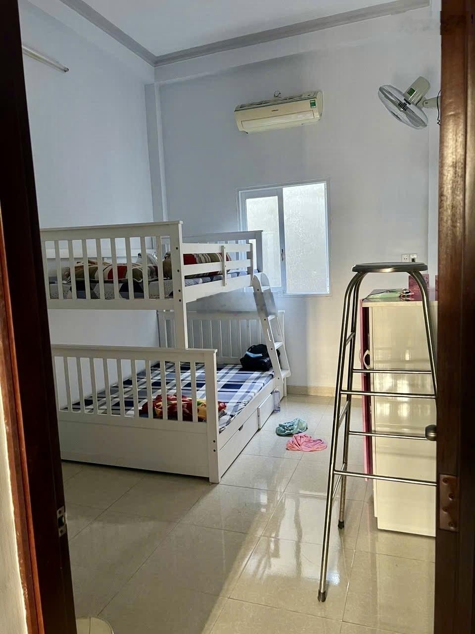 Nhanh mới kịp! Nhà Phú Định Q8 3 tầng - 4PN 3WC - Hẻm thông - 51m2 chỉ 4.4 tỷ - Xem ngay