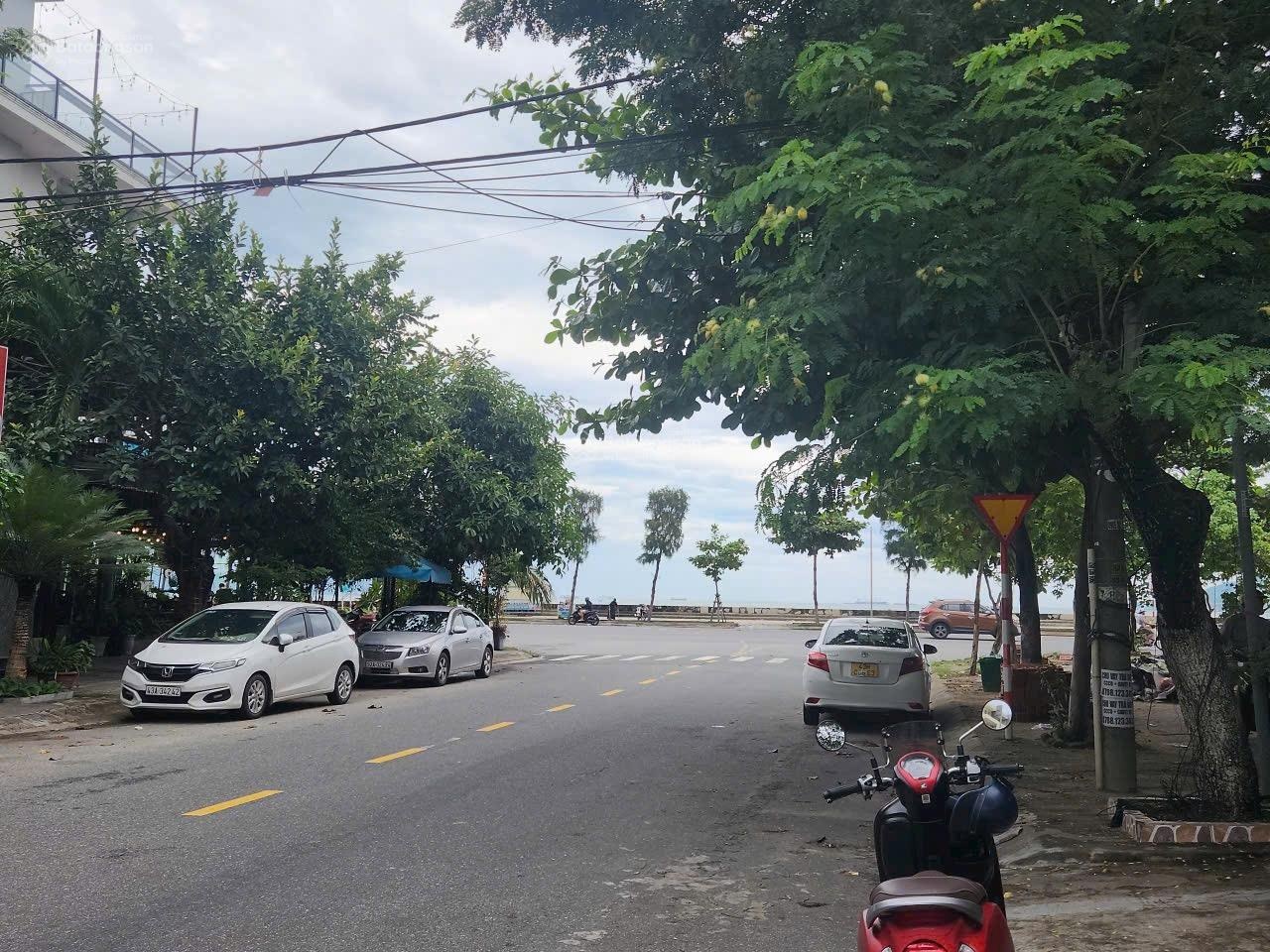 Mặt tiền đường 10.5m Phùng Hưng trục thông biển