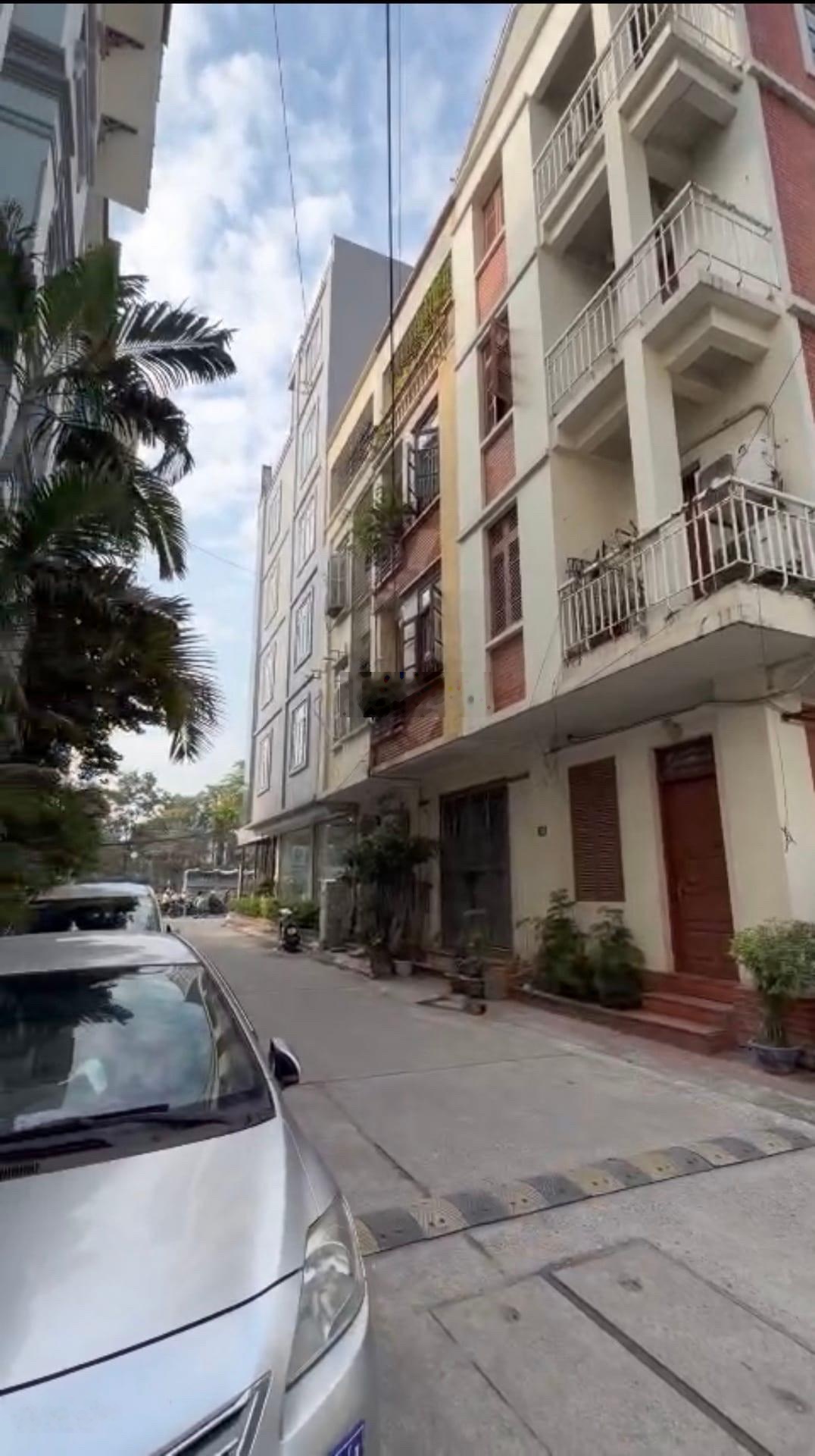 Bán gấp nhà lô góc 5 tầng, view công viên, đối diện ParkCity, oto đỗ cửa, giá cực tốt LH:0927113868