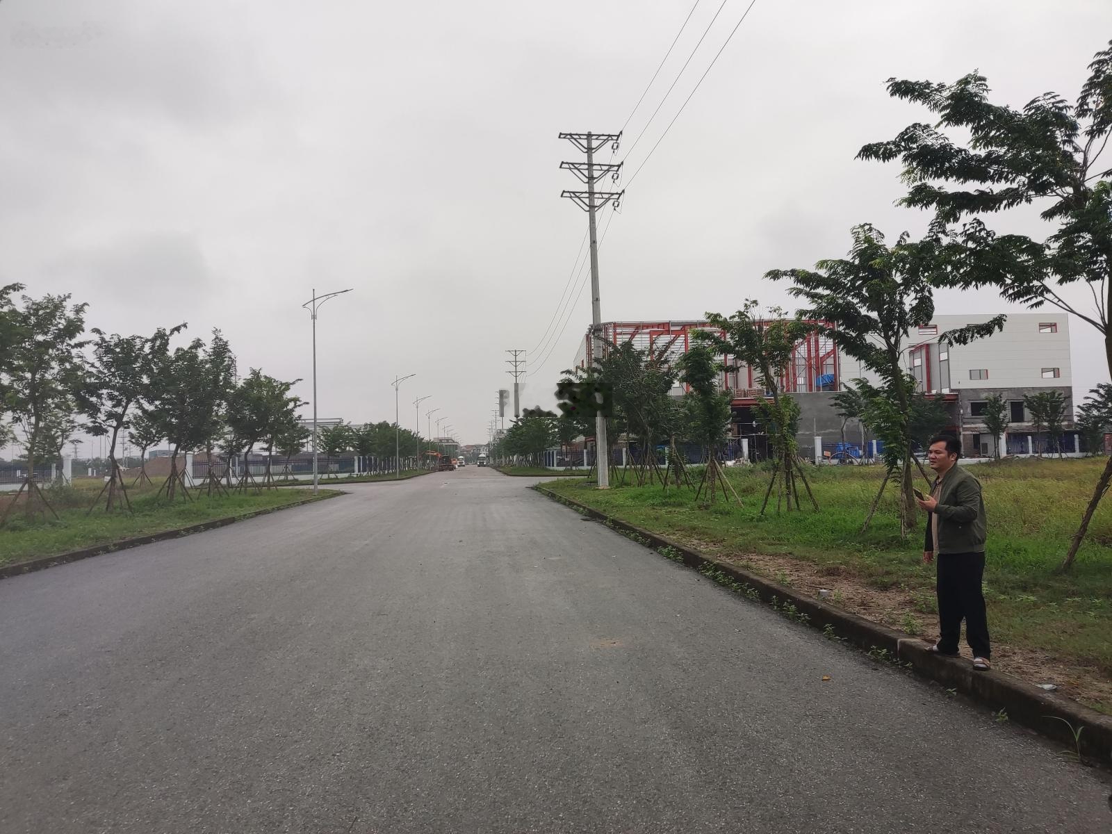 Bạn 950m2 đất và kho xưởng 3 tầng cụm làng nghề Đại Thắng. Mặt đường Ngọc Hồi Phú Xuyên 62m