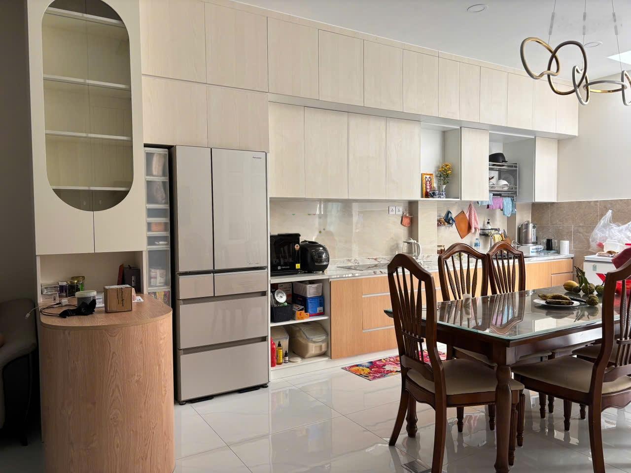 Nhà phố 5,7x17,5m khu Thạnh Mỹ Lợi có thang máy, gara ô tô, nội thất đầy đủ, giá 19,5 tỷ