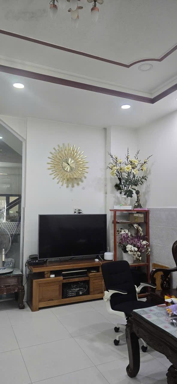 Nhà đẹp hẻm Gò Dầu, 5x18m 2 lầu sân thượng, mới đẹp dọn vào ở liền