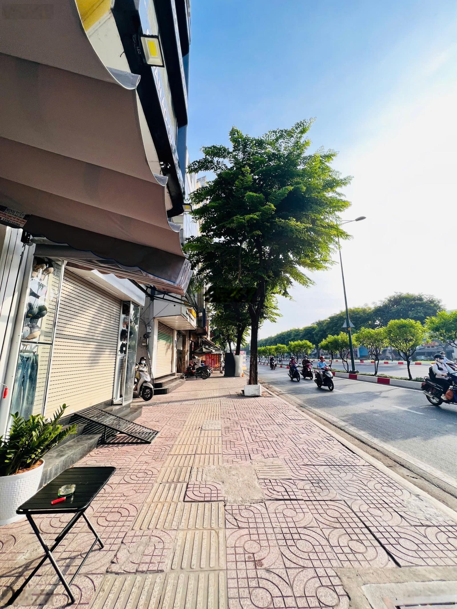 Siêu phẩm giá tốt! DT: 4x5m (3 tầng) 5,4 tỷ TL mặt tiền Phạm văn Đồng, P3, Gò vấp khu phố ăn nhậu