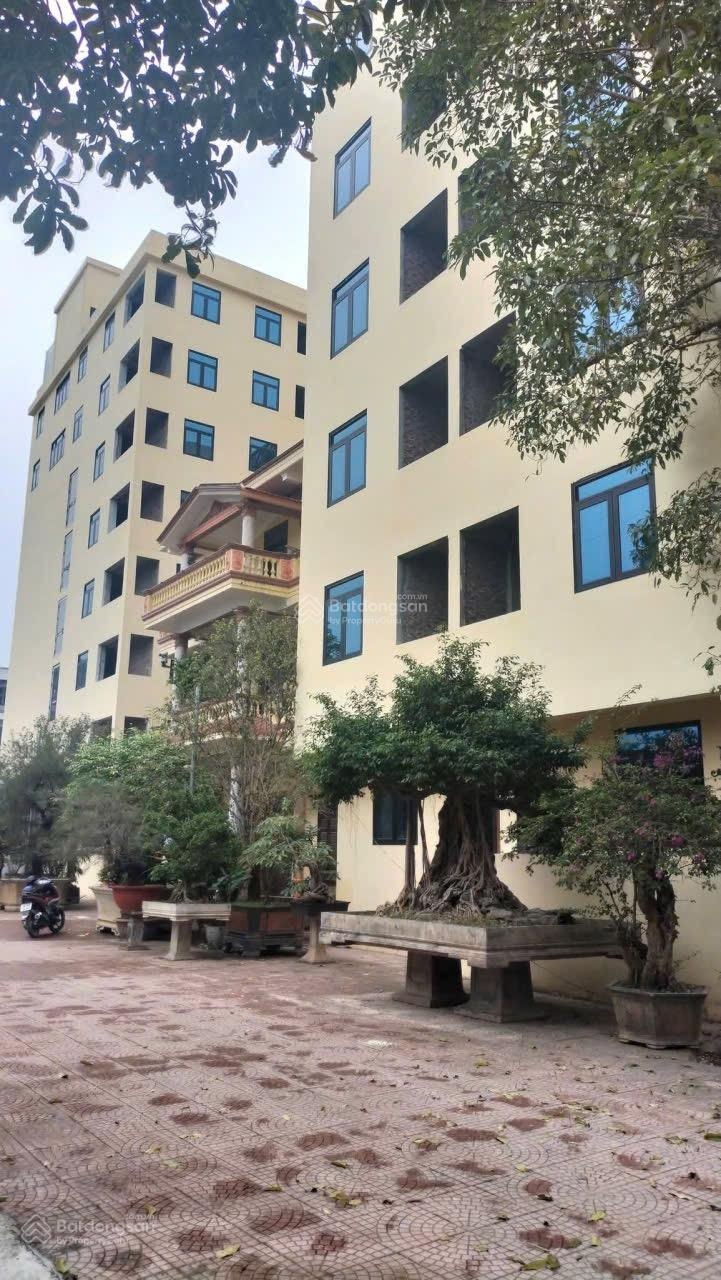 Cho thuê gấp toà căn hộ dịch vụ 8 tầng đường Vành Đai 3.5 rộng 1600m2/toà 65k/m2 vị trí hiếm