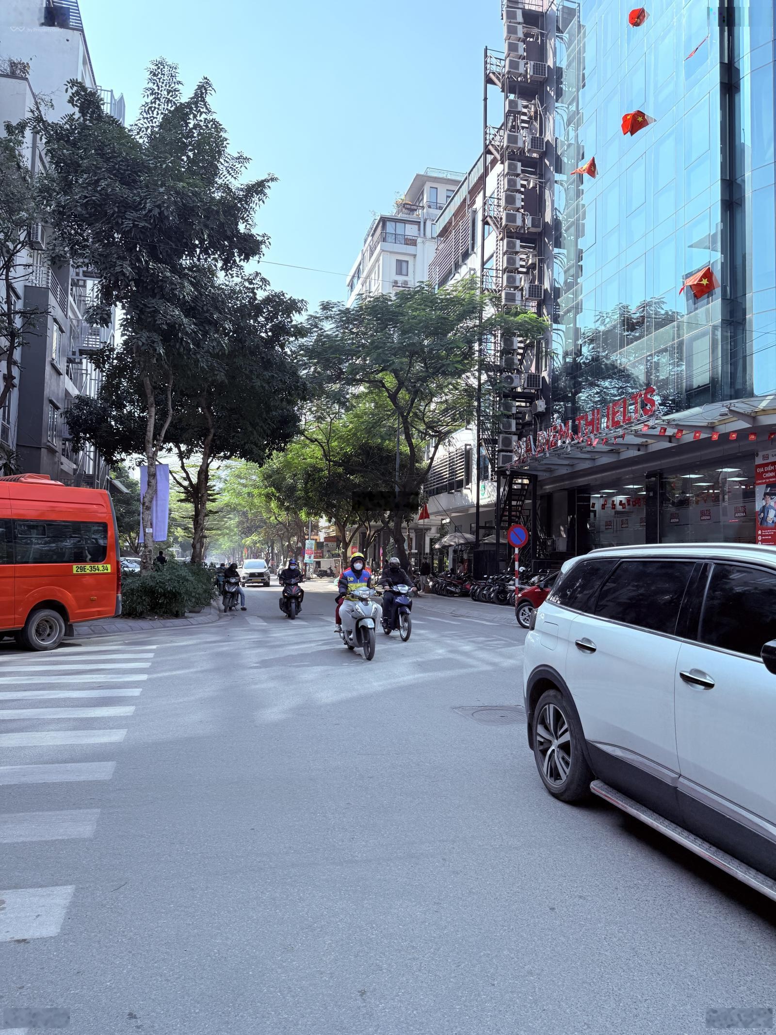 Bán nhà phố Hoàng Ngân - 90m2 6 tầng - Thang máy Full nội thất đẹp - Kinh doanh đông đúc