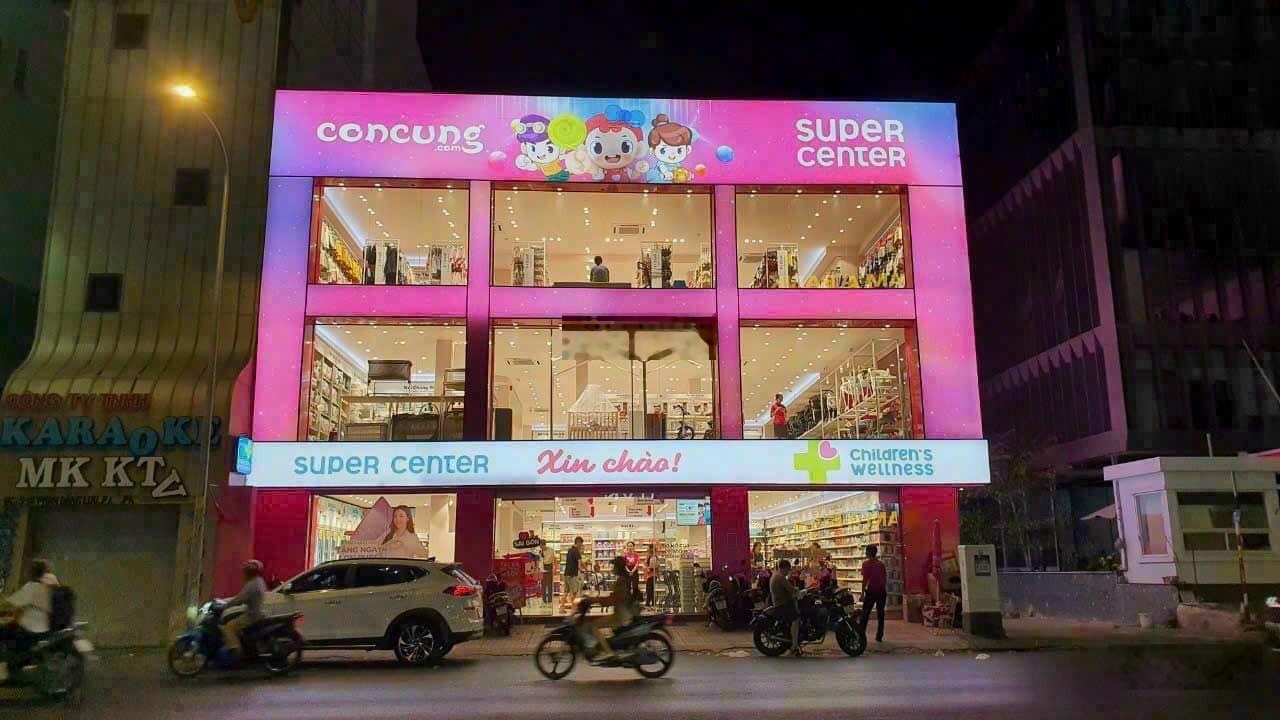 Mặt phố Hàng Đào 200m2 x 3 tầng, mặt tiền 6,5m, giá thuê 200 triệu/tháng. Lh: 0342567890