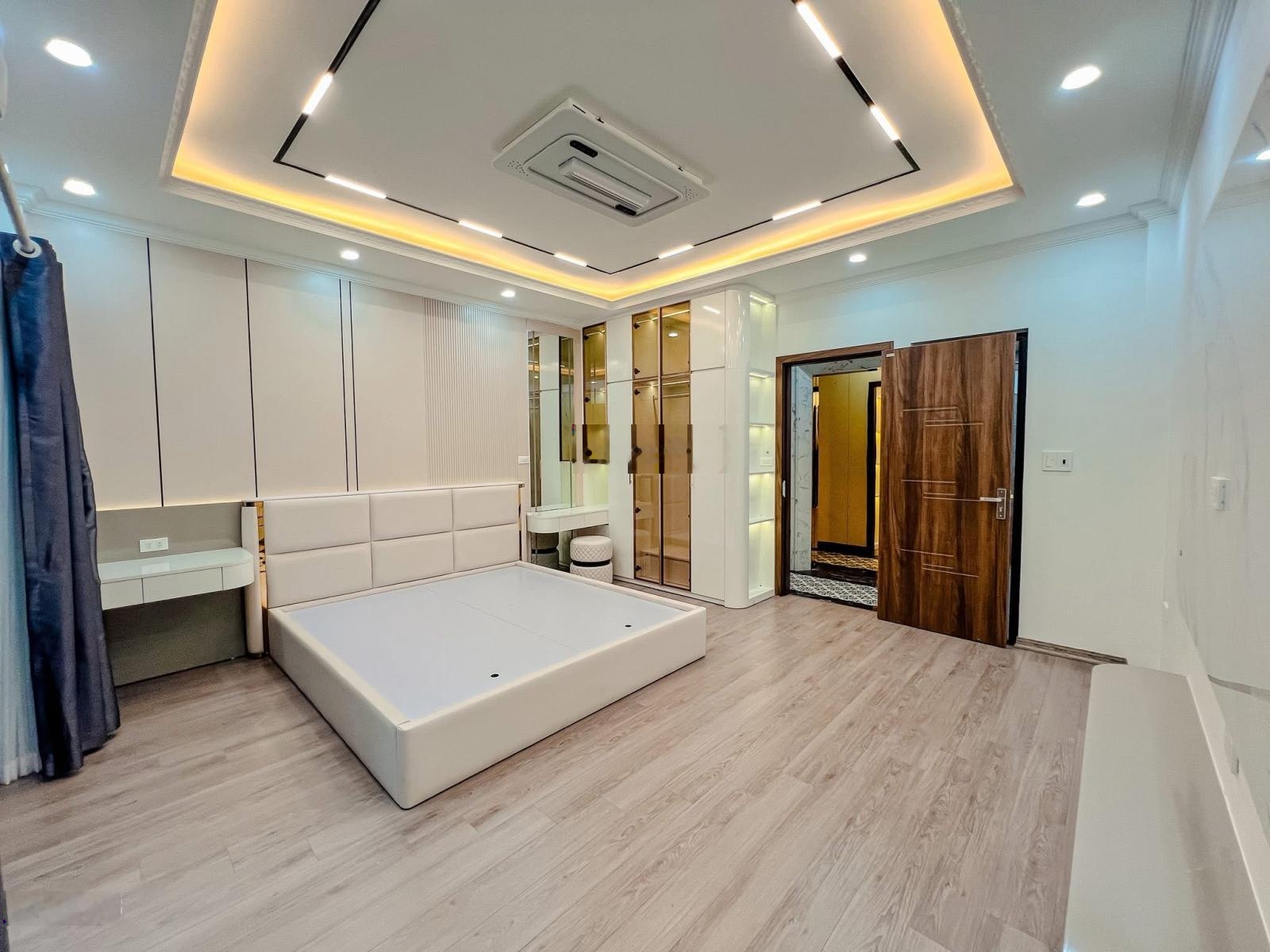 Bán Gấp! Nhà Nguyễn Chí Thanh ngõ thông Pháo Đài Láng, 6T thang máy, mới tinh, full đồ ở luôn.