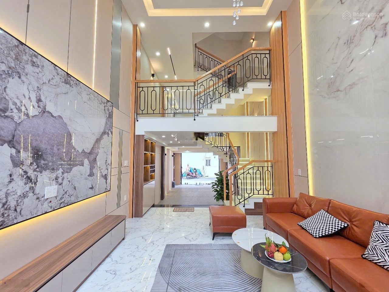 Bán nhà đẹp, hẻm oto, ngay cầu vượt Ngã Tư Ga. DT 4,2x17m full thổ, XD 1 trệt 1 lửng 3 lầu. 6tỷ680