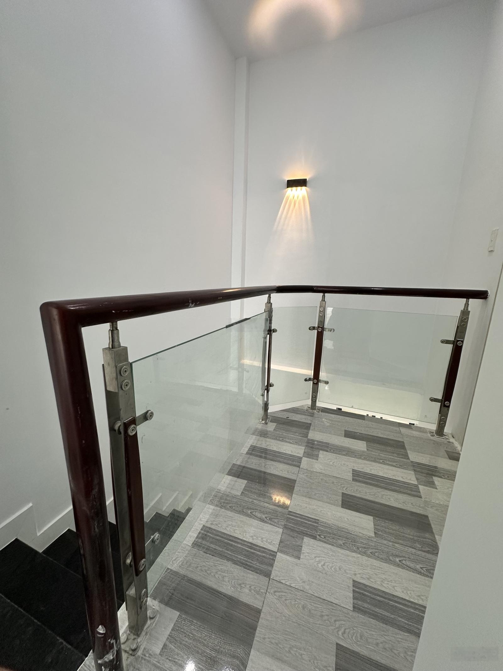 Nhà 50m kế chợ cây da sà hẻm xe hơi giá chỉ 5 tỷ