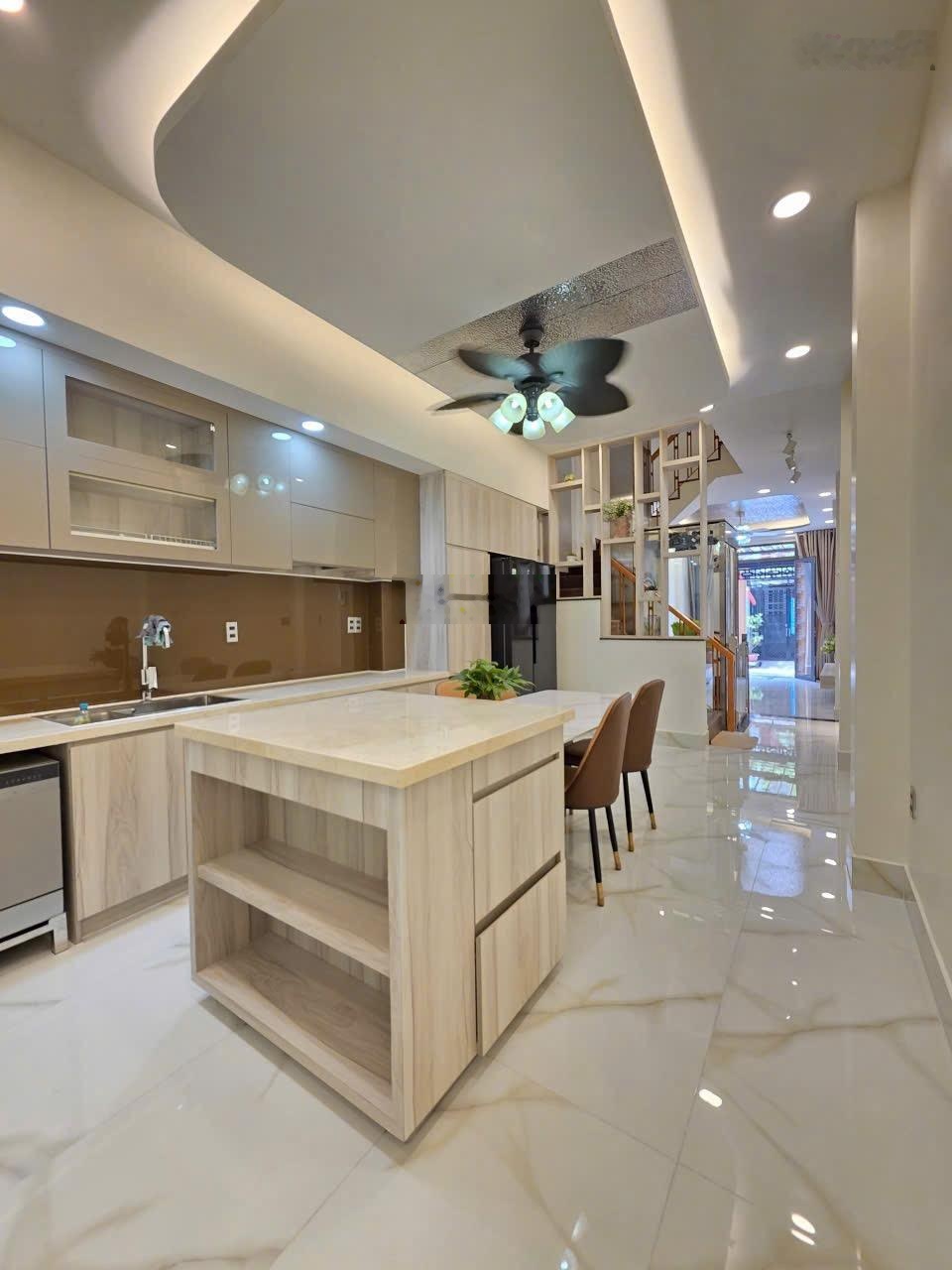 Bán Nhà Riêng tại Nguyễn Thiện Thuật, 7,3 tỷ, 30m2, 4tầng giá tốt Hot!