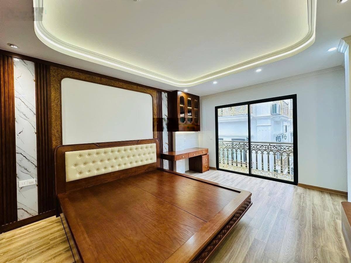 Bán nhà mới tinh thang máy ô tô đỗ 10m gần phố Nguyễn Công Hoan, Kim Mã, Ngọc Khánh 45m2 6T 8.8 tỷ