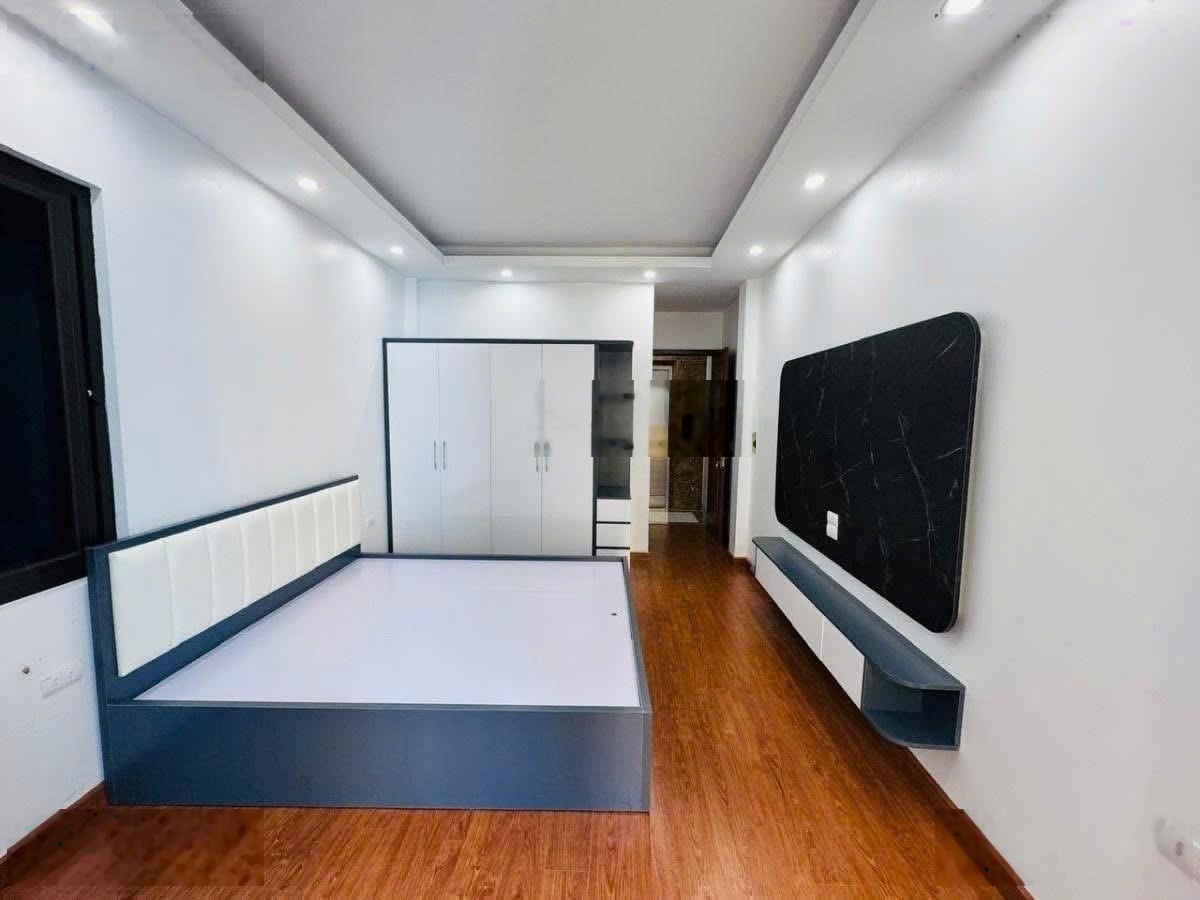 Cho thuê nhà riêng phố Nguyễn Khang, TT Cầu Giấy. 55m, 4T, 5 ngủ. Đầy đủ nội thất. Giá rẻ.