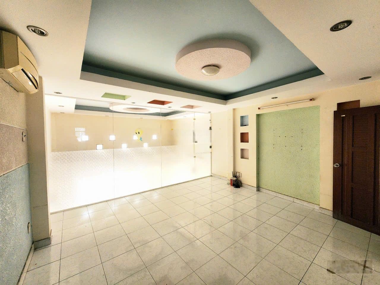 Bán nhà 6 tầng ngang 5.2m 2MT hẻm vip Út Tịch Hoàng Việt khu The First Hotel Tân Sơn Nhất