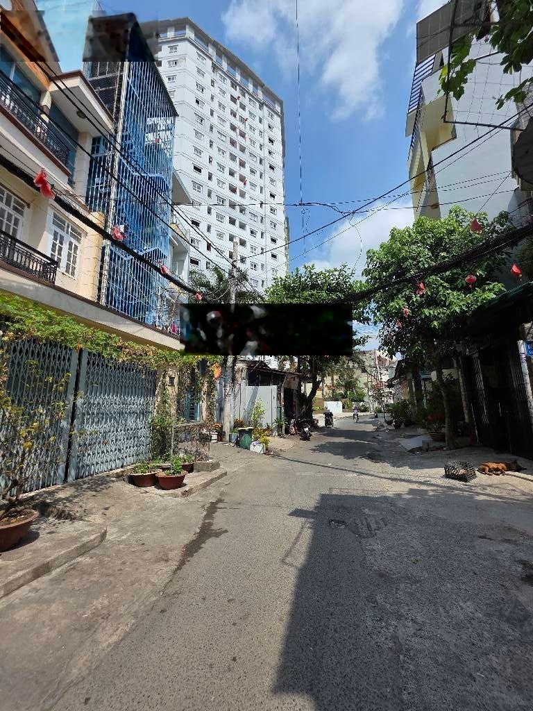 NHà Hiếm đầu xuân, gần Đầm Sen , 111m2 , 4 tầng, chỉ hơn 10 tỷ