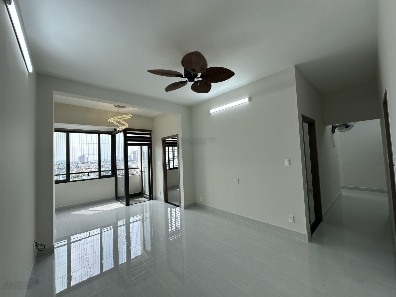 Bán CC sổ hồng 2PN, 2WC, 65m2 tại Lạc Long Quân, p 5, Q11, giá tốt