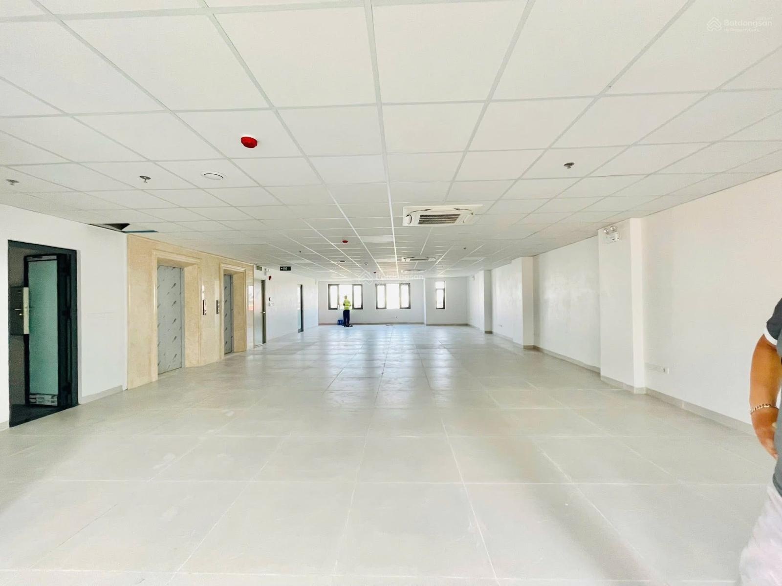 Cho thuê Toà Nhà Mặt phố Tô Hiến Thành - Hai Bà Trưng - Toà 6 tầng - 2 hầm - đầy đủ pccc