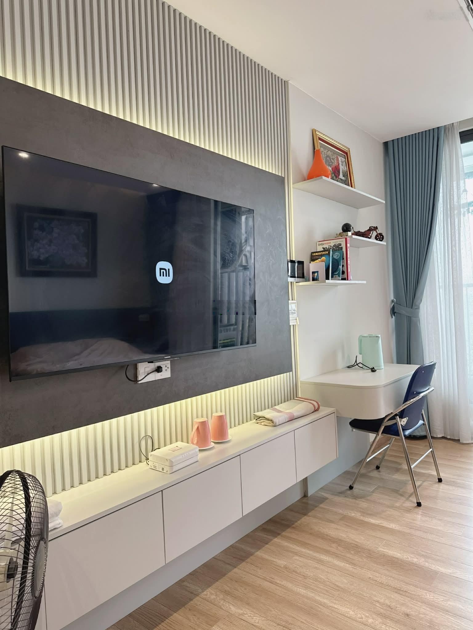 Cần bán căn hộ studio 31m2 đủ đồ view hồ ban công ĐN toà L2 Landmark Ecopark.HL 0964007130 ạ