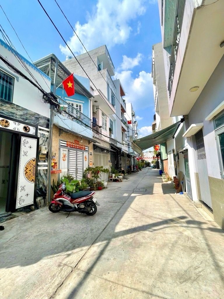 Hot, Bán gấp Nhà riêng Hương Lộ 2, BTân, 40m2, 2 tầng mới 100%, hẻm xe hơi tránh 6m, chỉ nhỉnh 2 tỷ