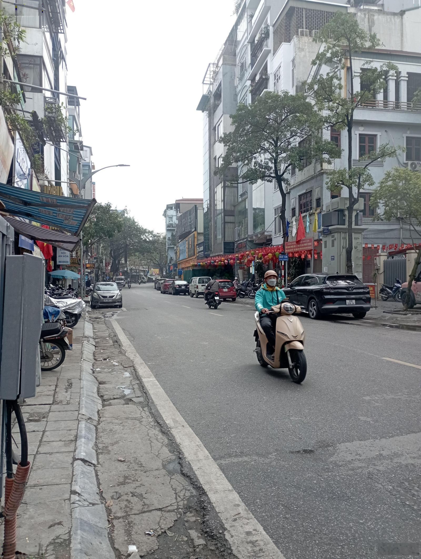 Bán nhà mặt phố MT 3,73m, có lối thoát hiểm sau nhà. Kinh doanh, vỉa hè, văn phòng