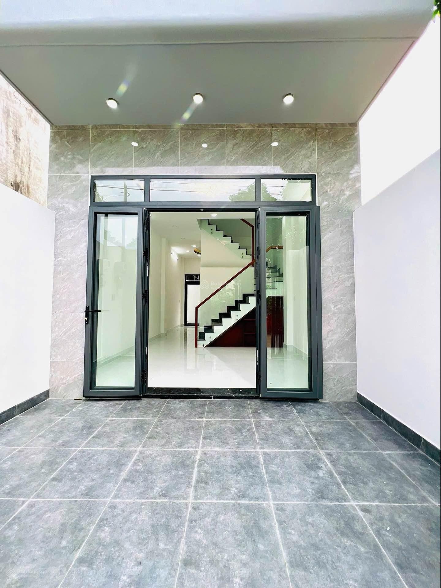 4,25 tỷ nhà 3 tầng long phước - hẽm ô tô