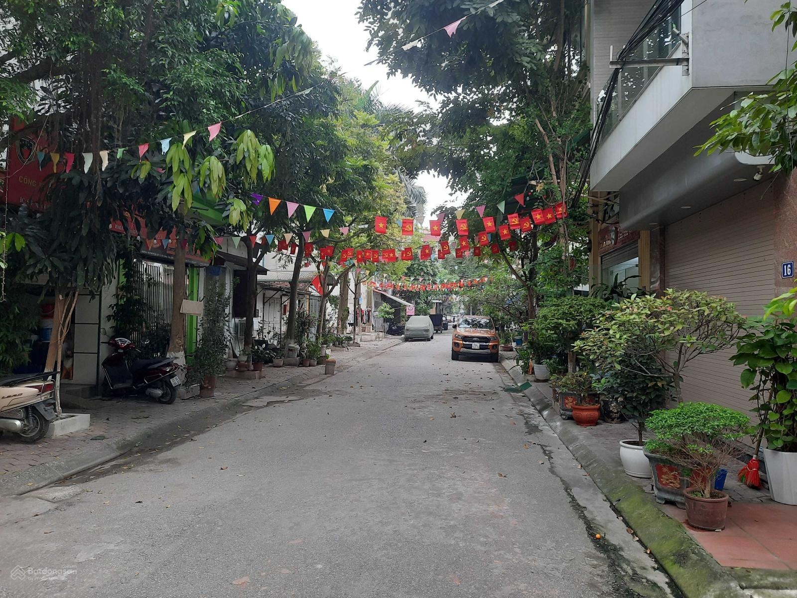 Bán đất Lô Góc phân lô Việt Hưng, quận Long Biên, 74m2. Đường 13m vỉa hè rộng.