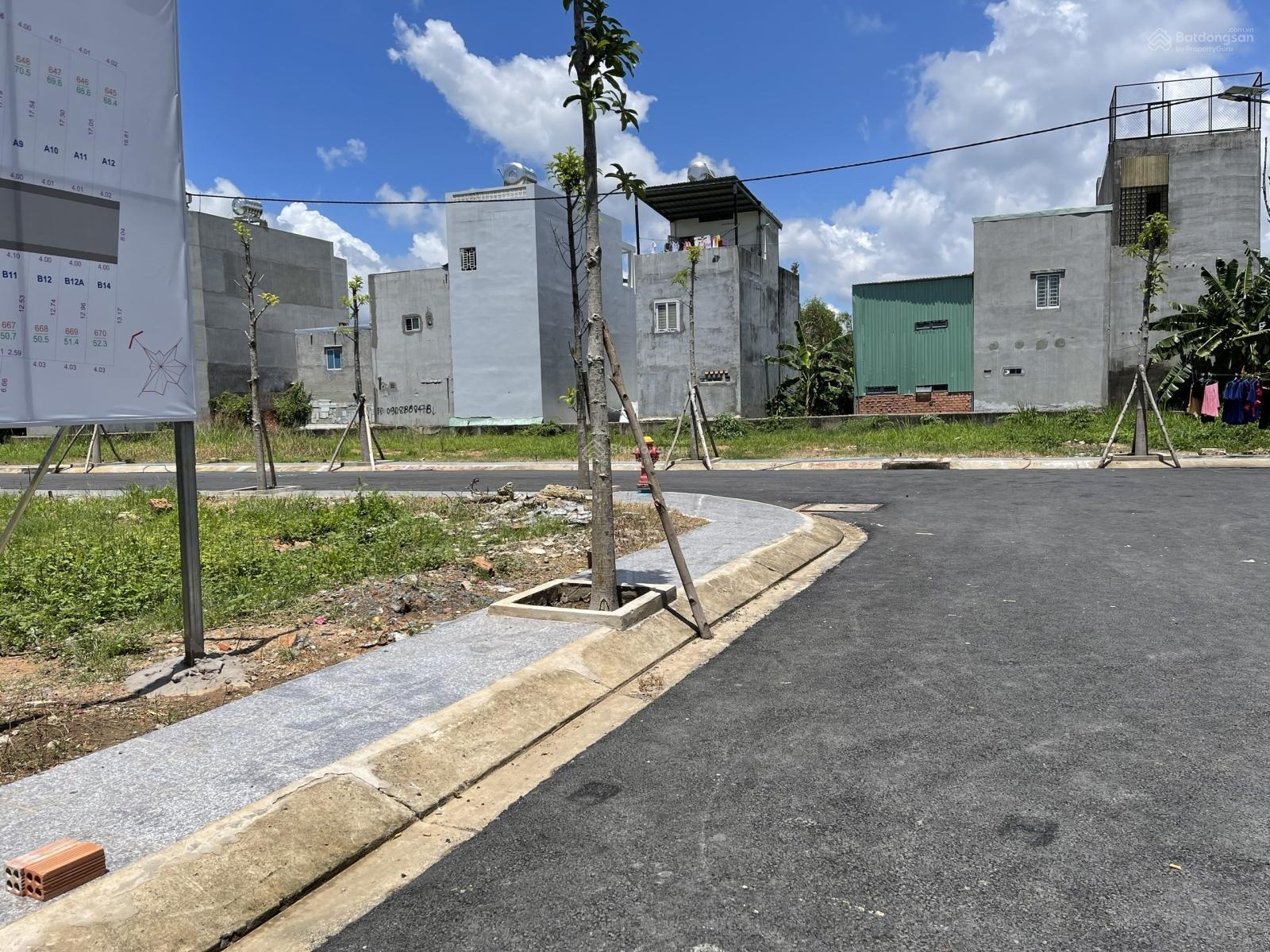 Ngộp bán gấp đất ngay KDT Vinhomes Grand Park, đường 8m hiện hữu