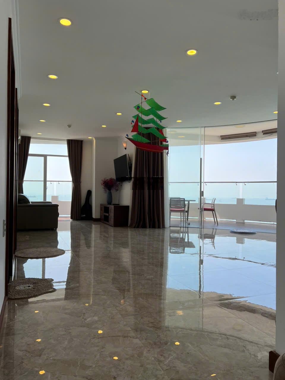 Cần cho thuê nhanh CC Thủy Tiên Resort, 127m2, 3PN, 2WC, full NT view biển tuyệt vời 0909271407