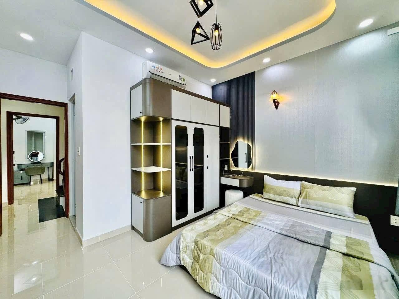 Nhà đẹp hẻm xe hơi đậu cửa - 50,3m2 (4x12,6m) - 4 tầng, 4 phòng ngủ, 5 WC - tặng full nội thất