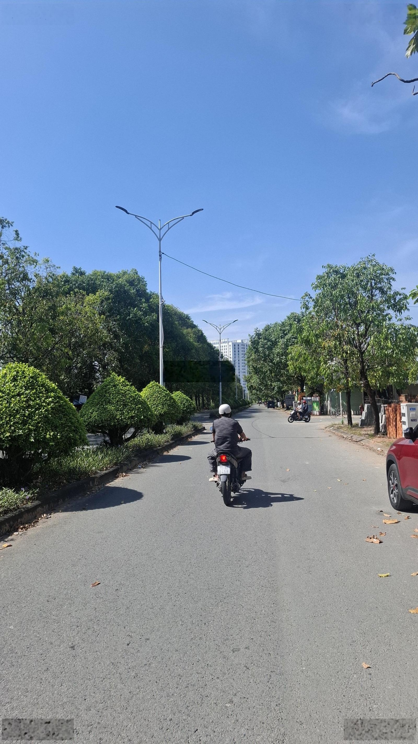 Cần bán gấp nhà trệt 1trệt 2 lầu, mặt tiền đường lớn kinh doanh buôn bán