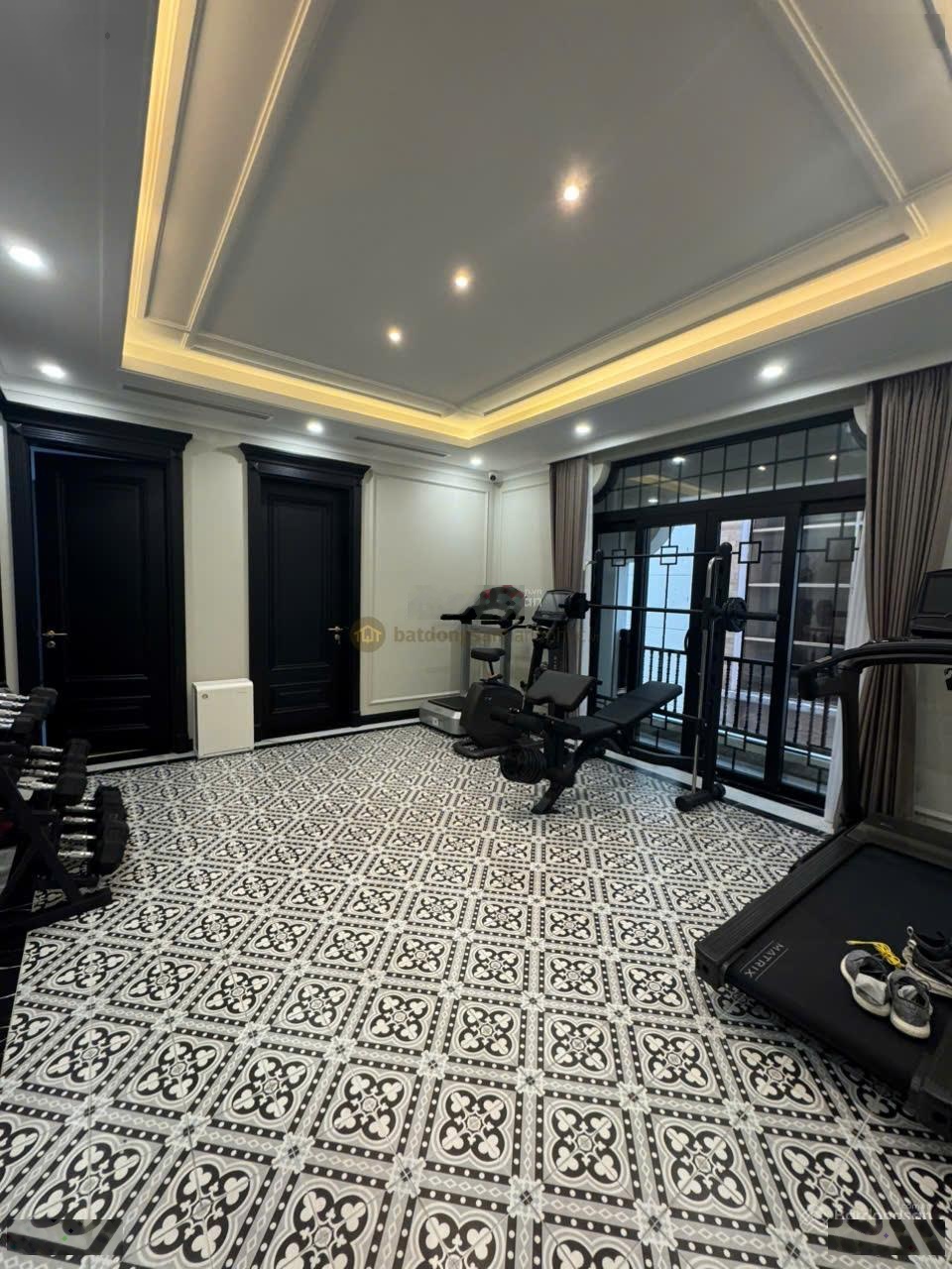 Chính chủ cần bán gấp nhà 2 mặt tiền ngay Trường Sơn, Tân Bình. Diện tích: 8x18m, 5 tầng giá 30 tỷ