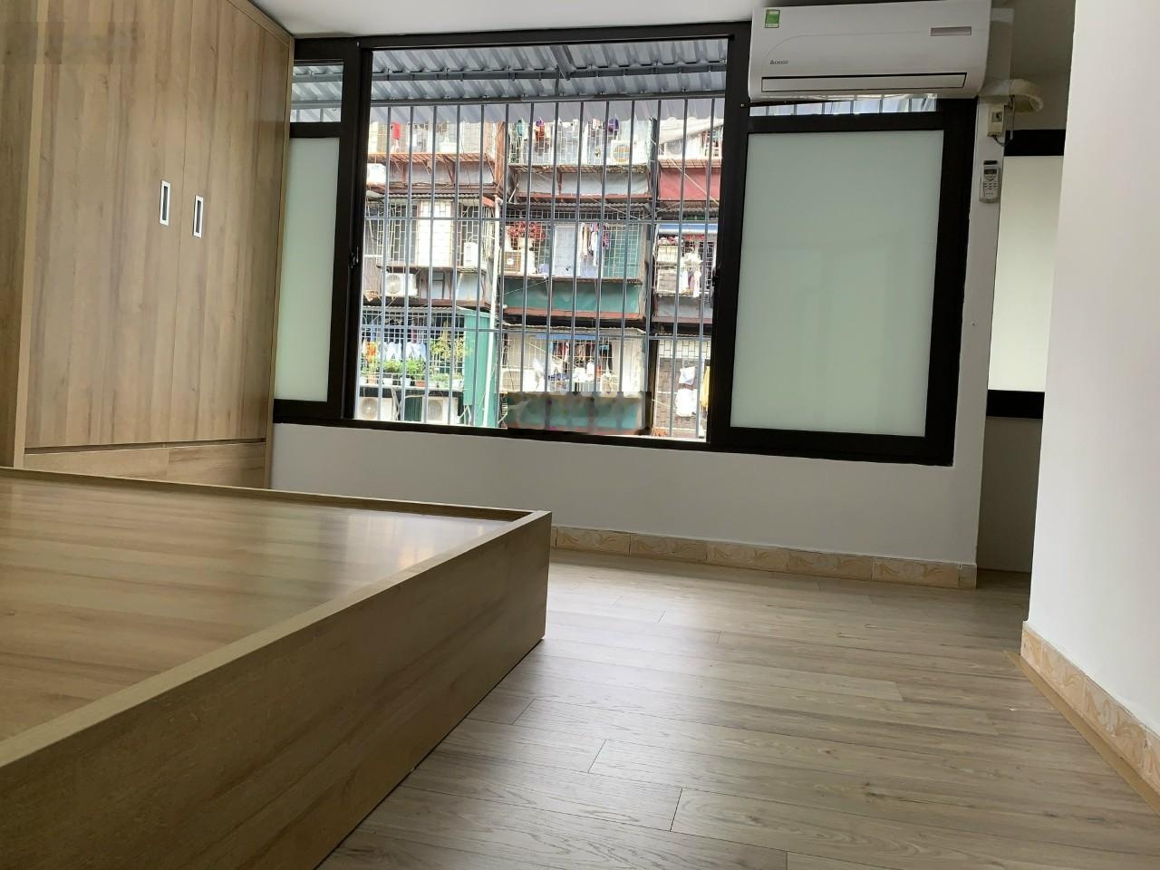 Chính chủ bán căn tập thể nguyên căn, DT 70m2 (sổ 48m2) 2PN, 2VS, giá 4,5 tỷ (TL)