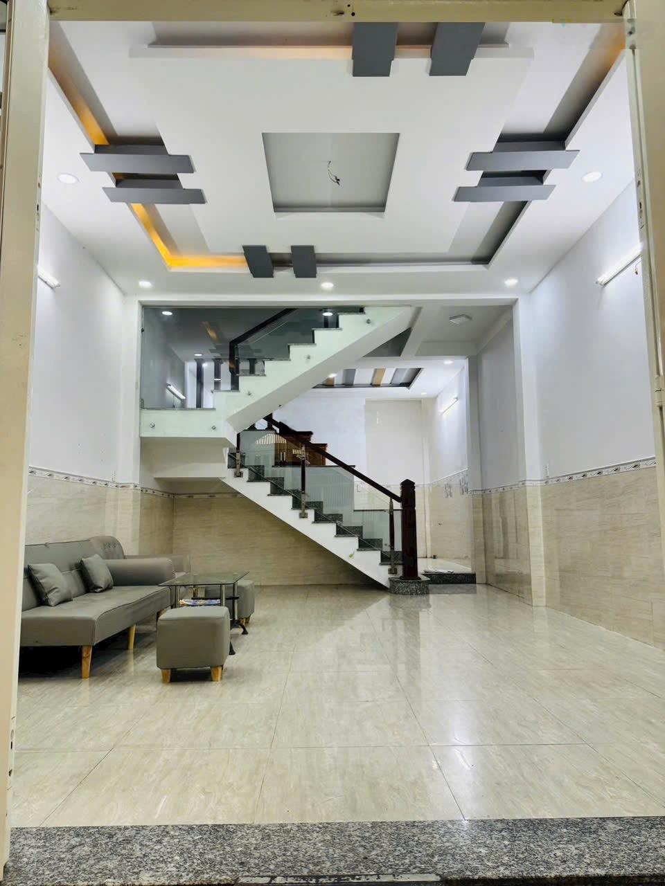 Bán nhà gần ngay Emart Phan Huy Ích. 4,5m x 14m. 1 trệt 1 lầu chỉ nhỉnh 5 tỷ còn bớt