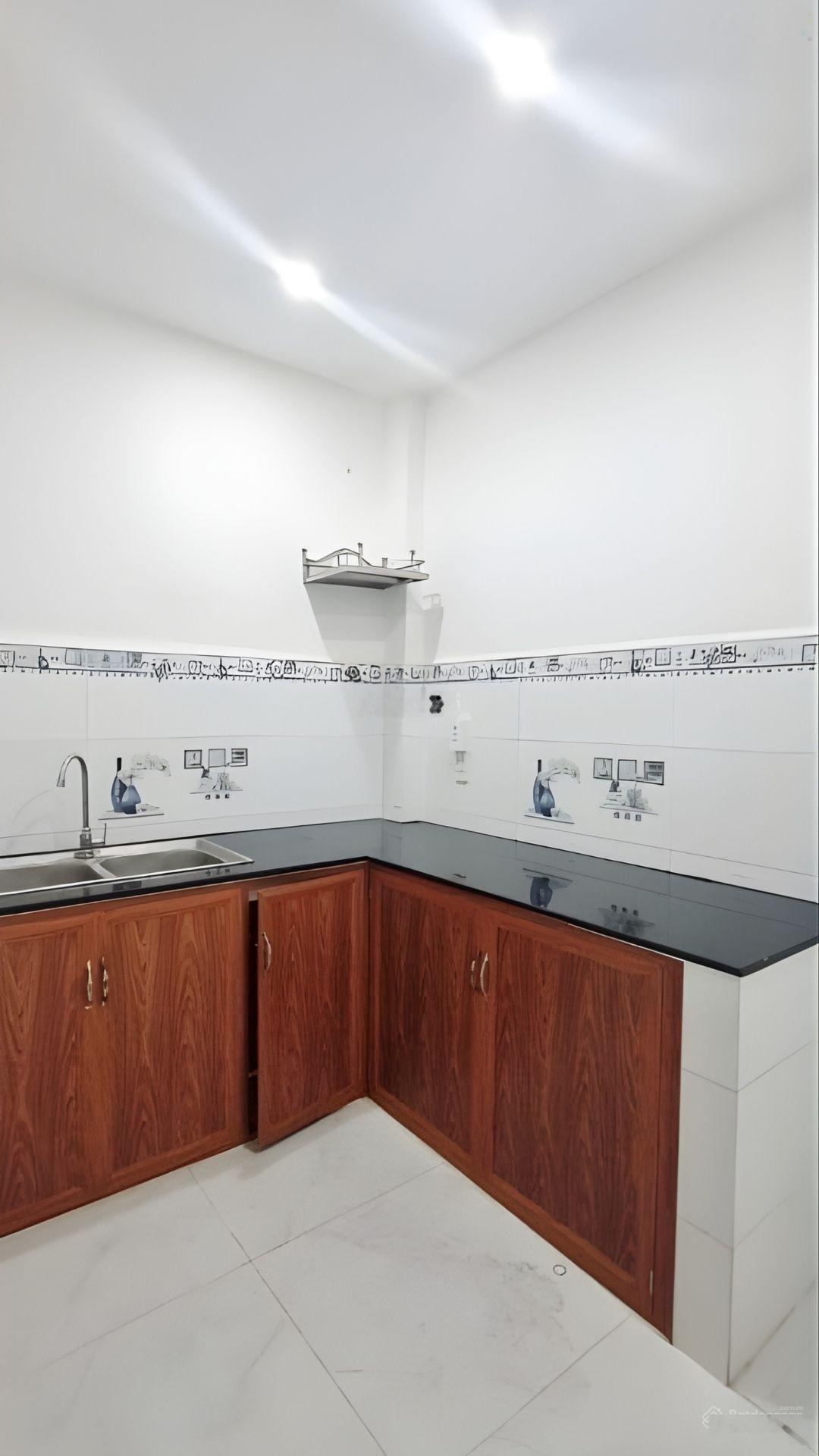 Ttq8 â.d.lân, hẻm xe hơi tận cửa, nhà đẹp ở ngay, giáp q1 q5