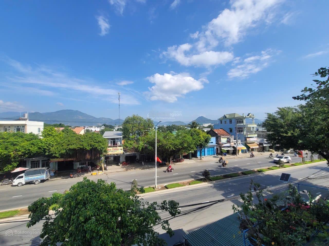 Bán nhà 3 tầng mặt tiền đường 23-10 tây nha trang