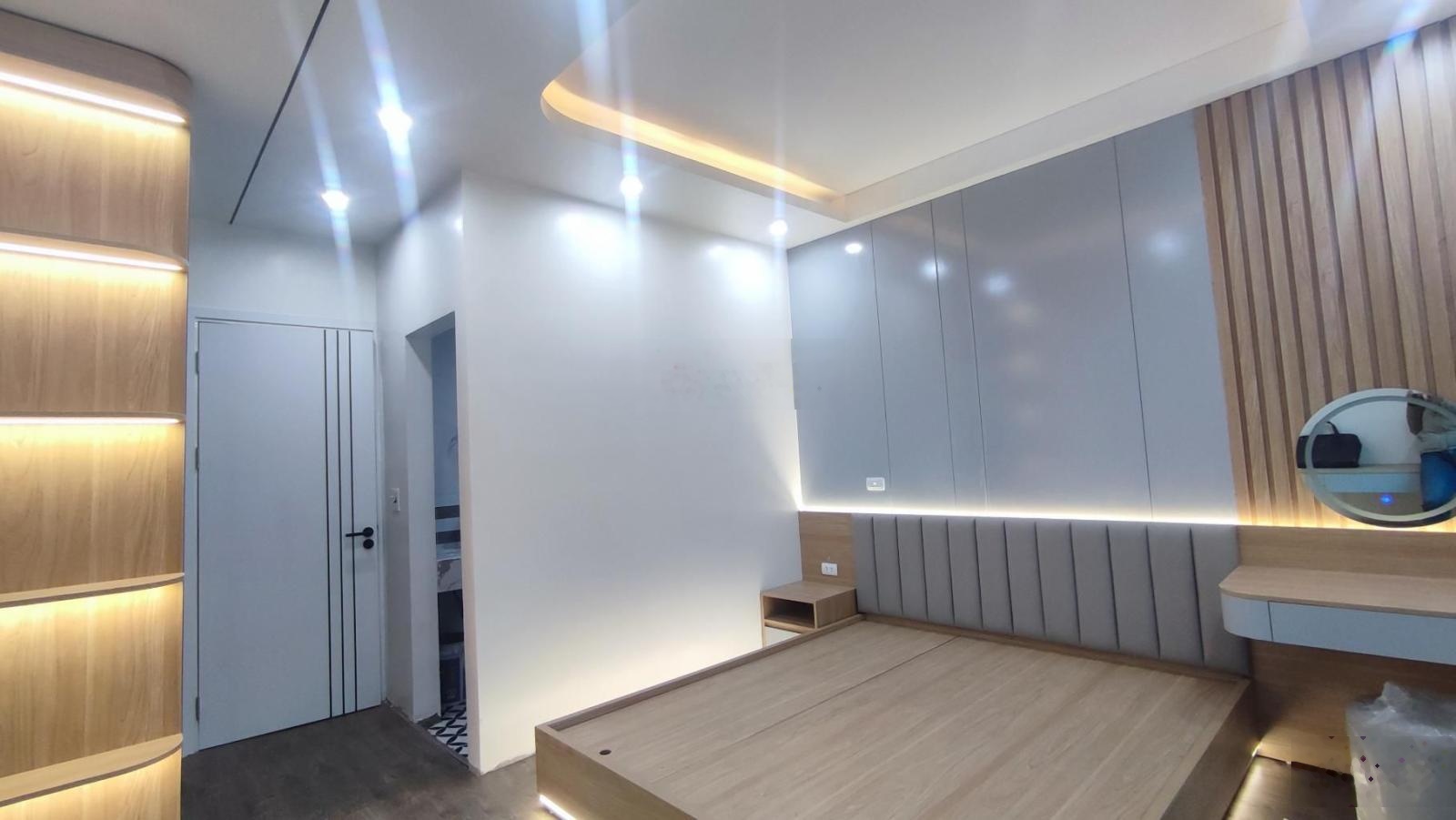 Bán nhà Tả Thanh Oai, 35m2, giá 6.1 tỷ, Oto tải qua cửa!