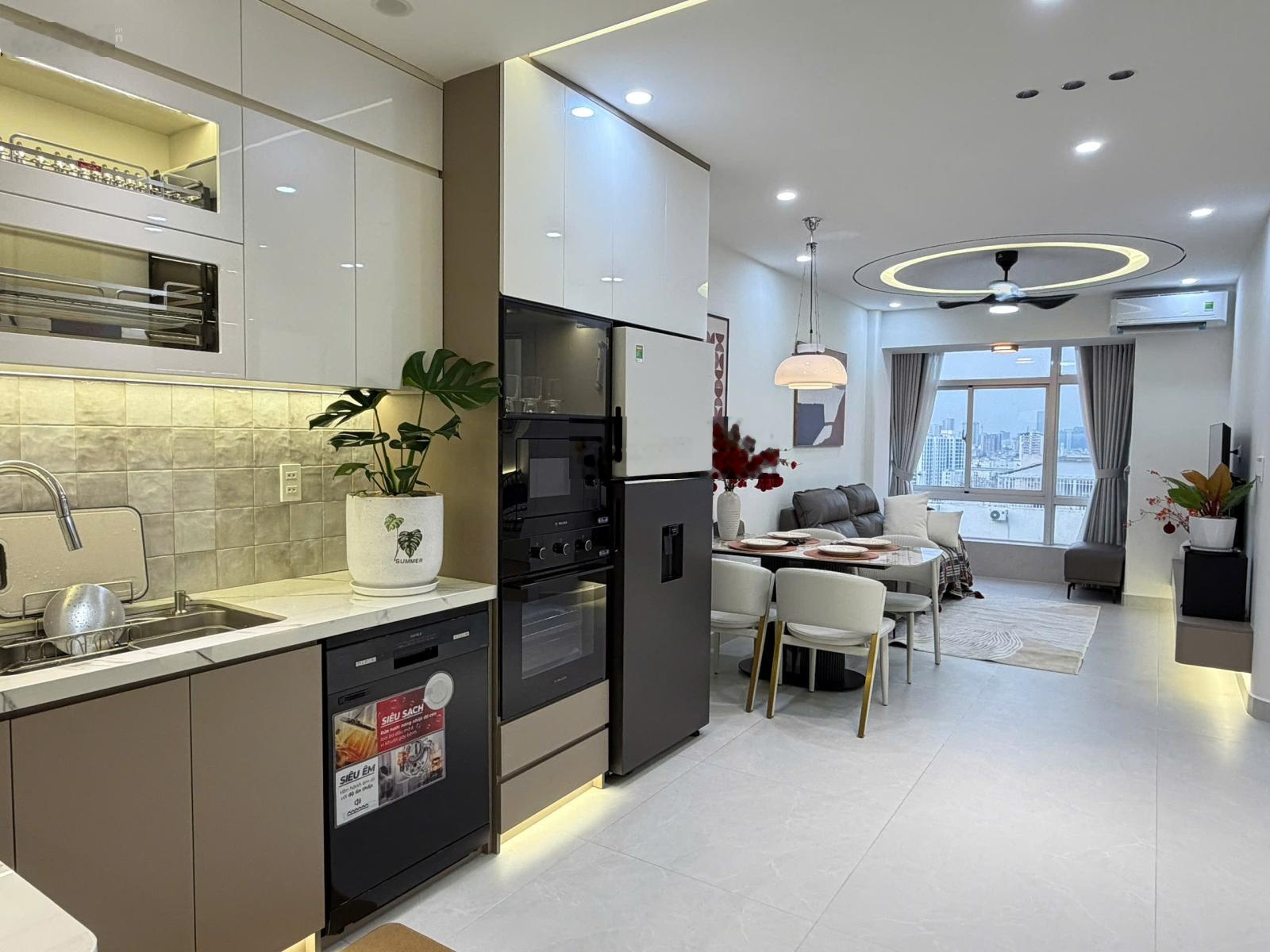 Bán siêu phẩm view sông và lenmax 81, mới decor 2pn , 1wc Sky garden 3 - Phú Mỹ Hưng chỉ 5.390tỷ