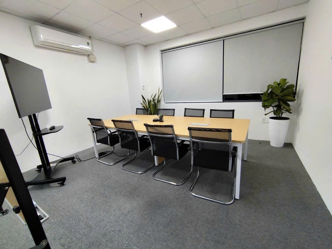 Văn phòng cho thuê 165m2 trên đường Đồng Nai, P.15, Tân Bình