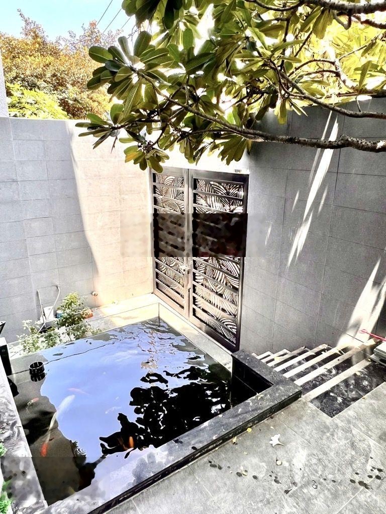 Hàng thơm chỉ: 15 tỷ xíu. Hẻm 8m. Biệt thự 4 tầng có hầm. Lê Văn Quới. DT: 9x20m. HĐT: 45 tr/tháng