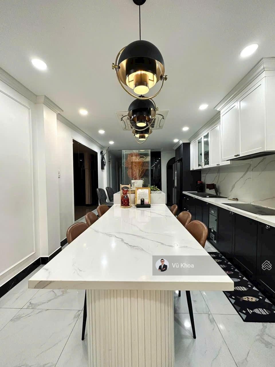 Hẻm 6m, khu VIP Nam Kỳ Khởi Nghĩa, Quận 3 - DT: 10x10m, vuông vức (Sẵn 4 tầng) Chỉ 22 tỷ TL