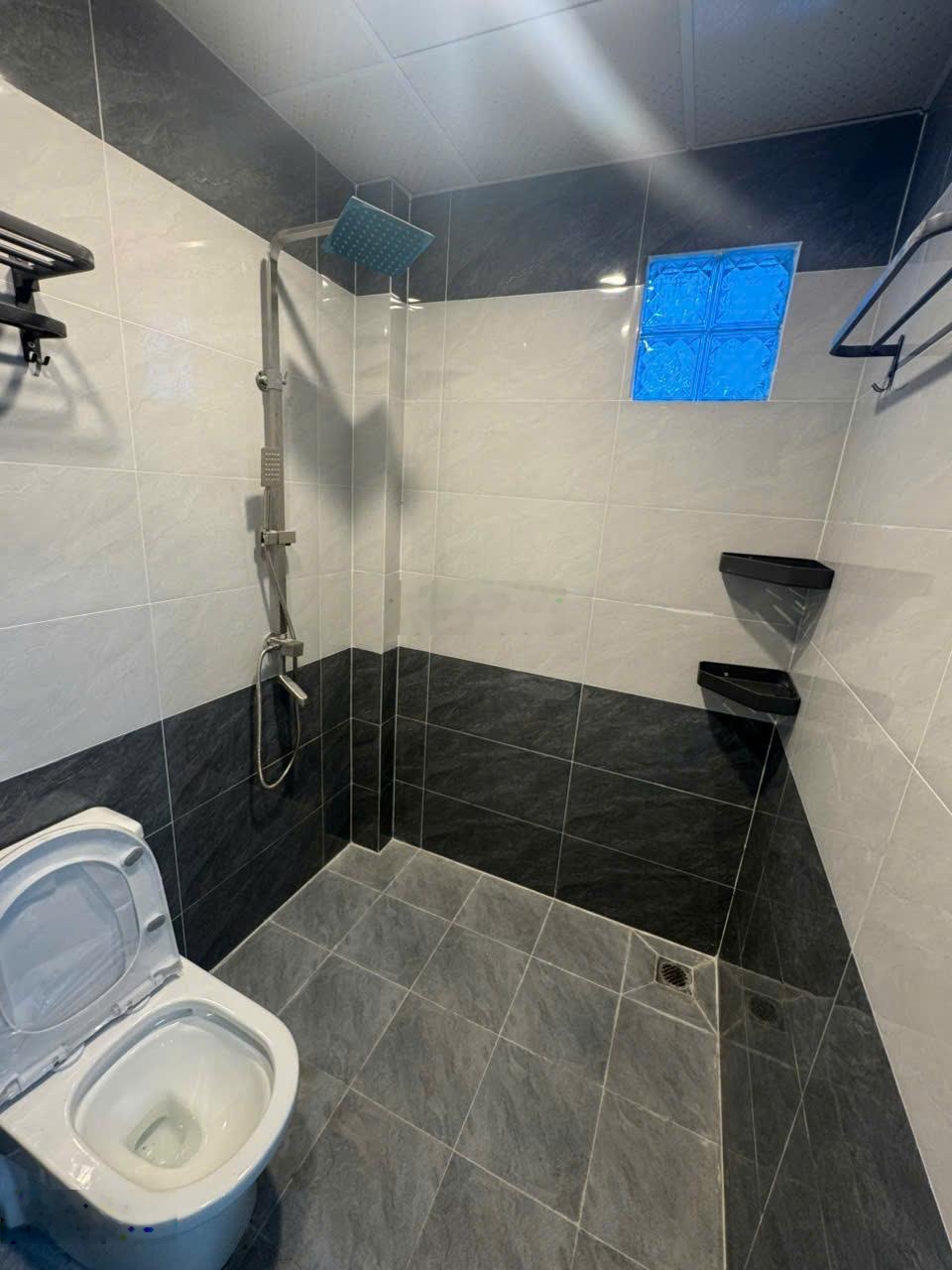 Cho thuê nhà mới mặt tiền hẻm 8m trong suốt diện tích 4 x 24m2