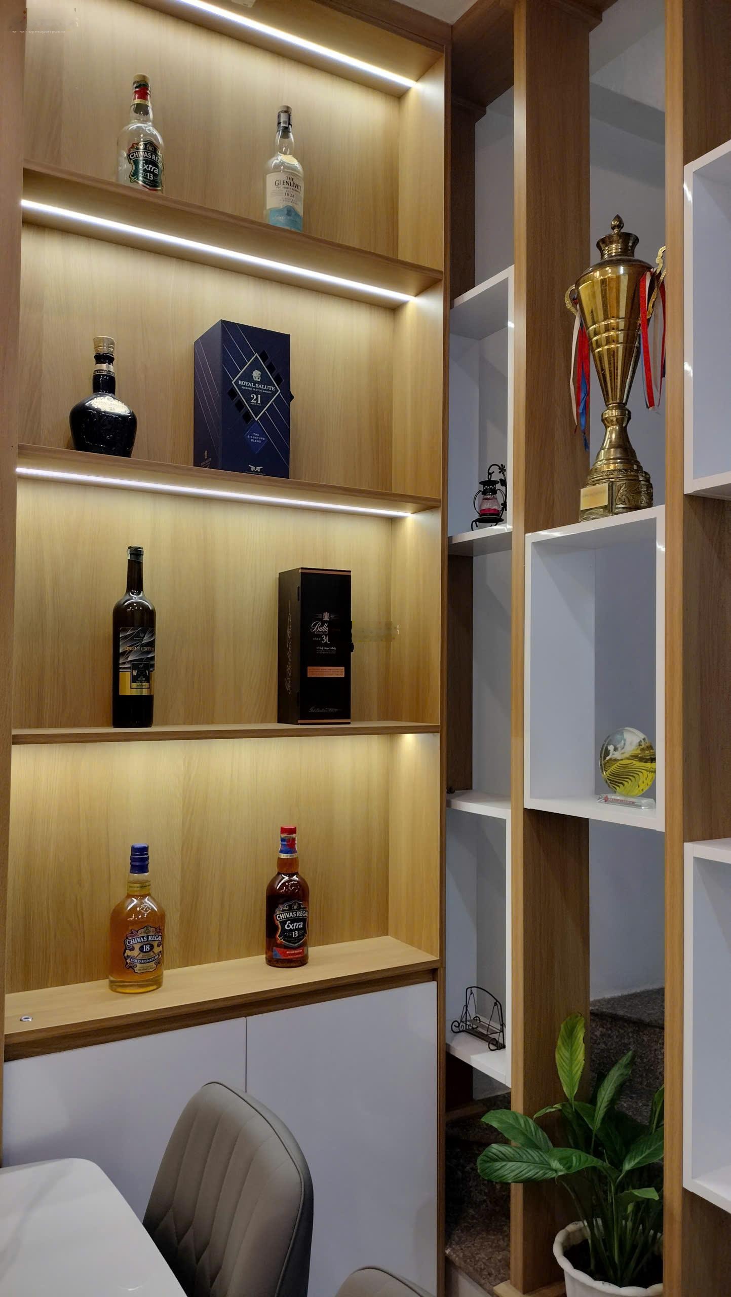 Bán Nhà Tư Đình - Long Biên - Hà Nội, 8,2 tỷ, 33m2, 5T, 3PN, 4WC, đẹp, nhiều tiện ích -