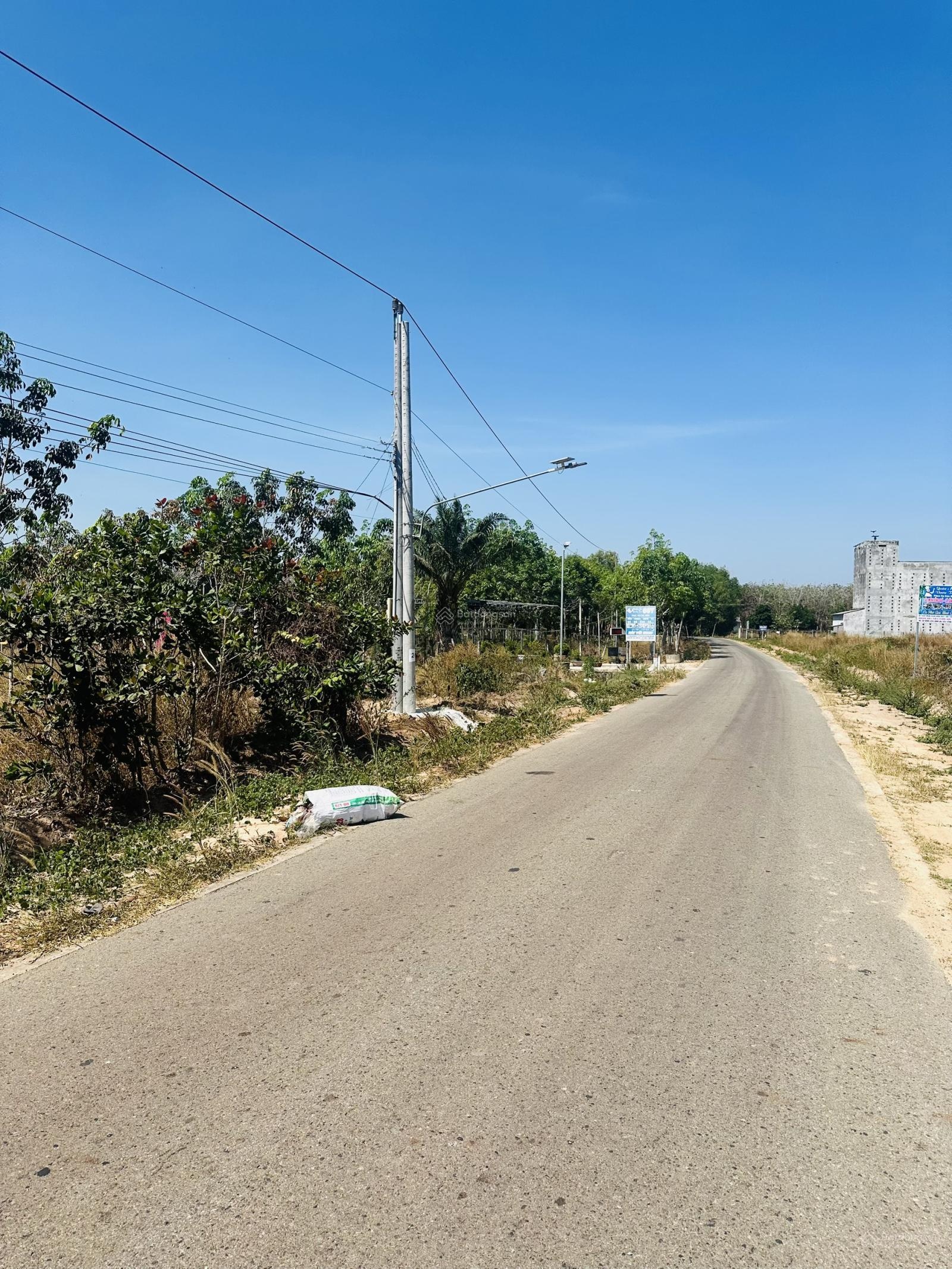 Hơn 1000m2 mặt tiền đường nhựa gần khu du lịch